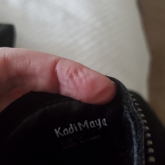 Black zipper ankle booties. Size 11 - Picture 4 of 6